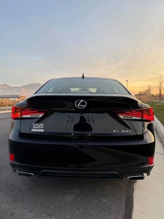 2019 Lexus IS 3rd Gen - Image 4 of 12