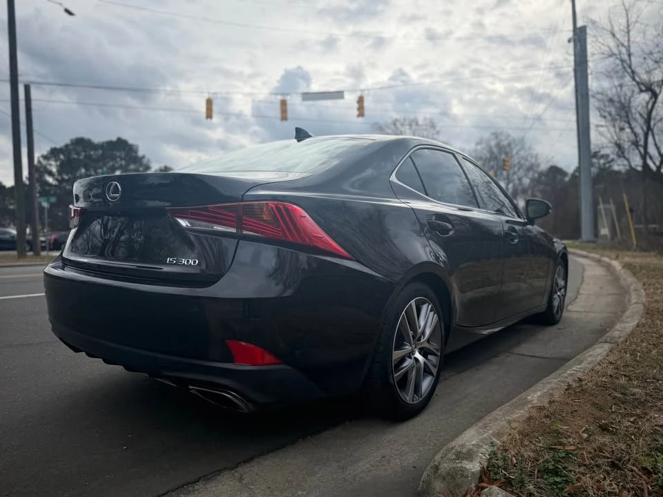2019 Lexus IS 3rd Gen - Image 5 of 18