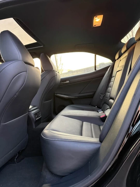 2019 Lexus IS 3rd Gen - Image 5 of 12