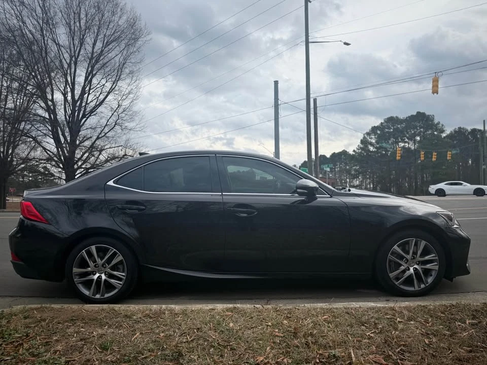 2019 Lexus IS 3rd Gen - Image 4 of 18