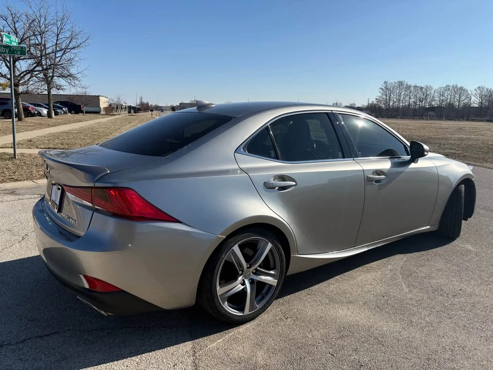 2019 Lexus IS 3rd Gen - Image 5 of 18
