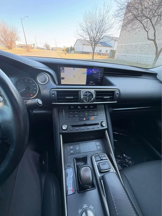2019 Lexus IS 3rd Gen - Image 17 of 18