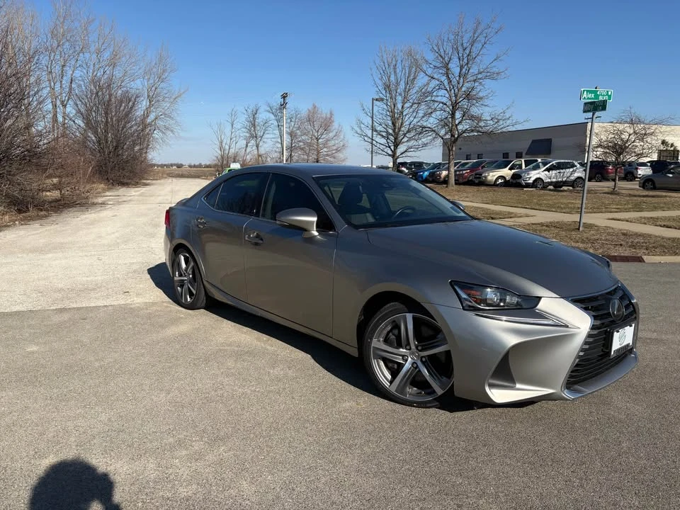 2019 Lexus IS 3rd Gen - Image 4 of 18