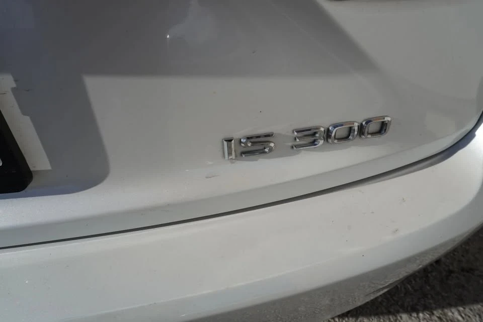 2019 Lexus IS 3rd Gen - Image 9 of 20