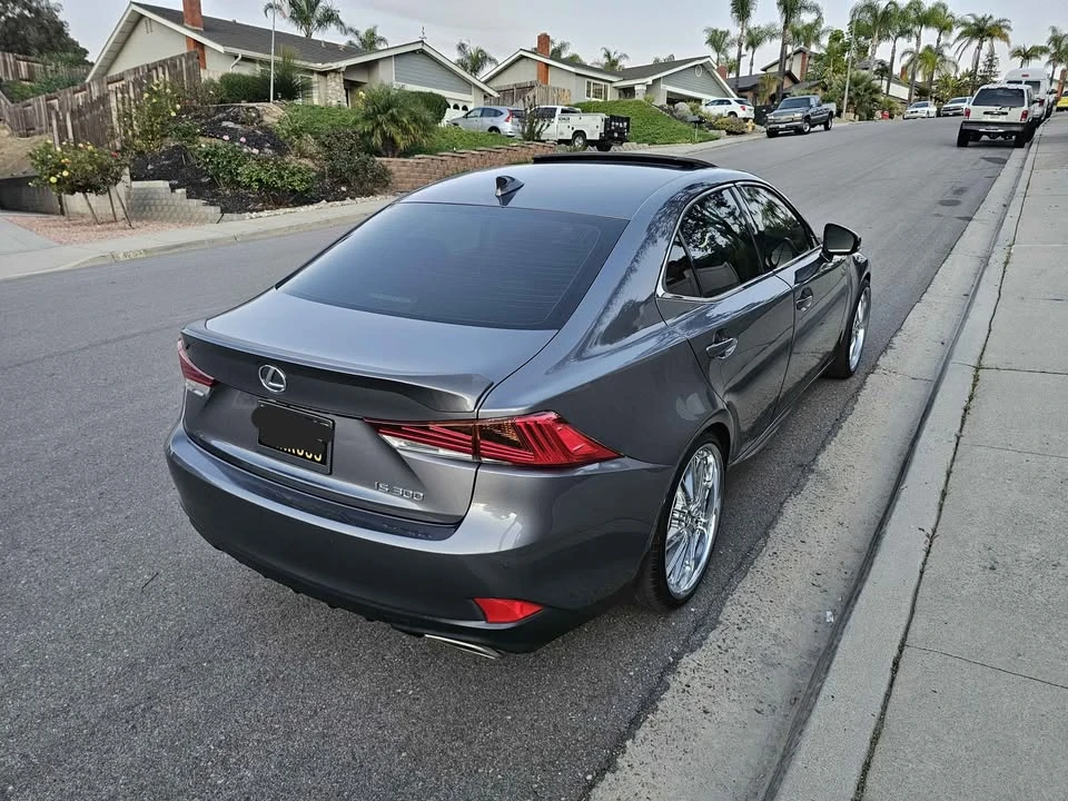 2019 Lexus IS 3rd Gen - Image 5 of 20