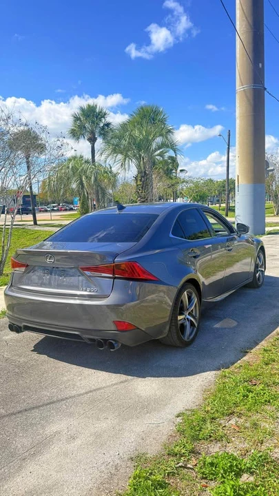 2019 Lexus IS 3rd Gen - Image 6 of 10