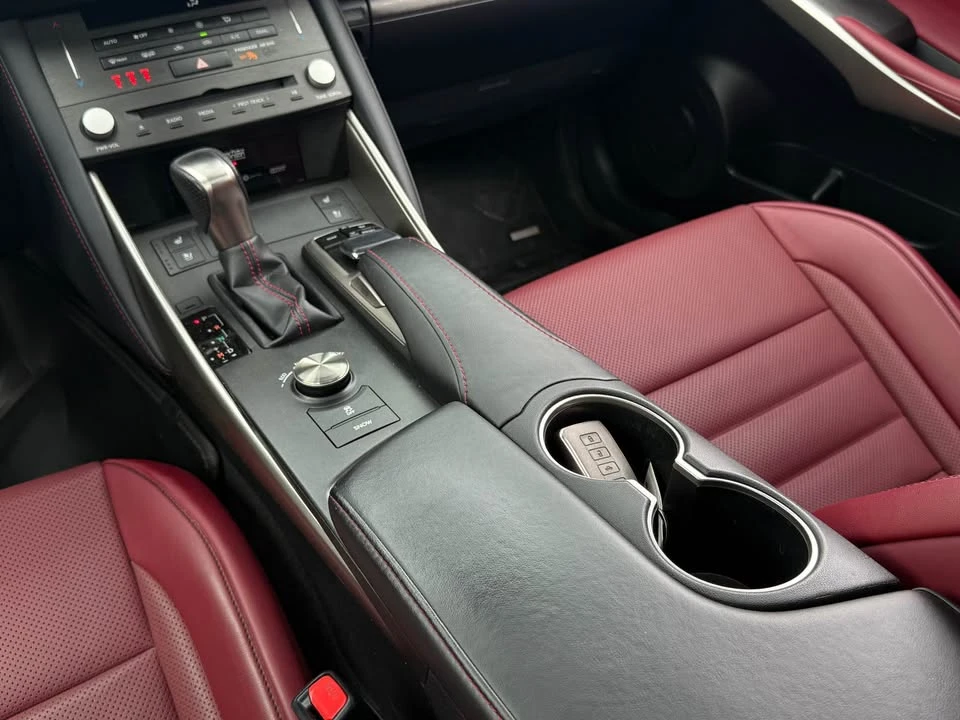 2019 Lexus IS 3rd Gen - Image 9 of 12