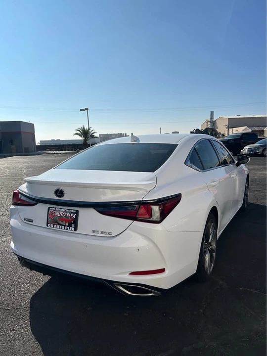2019 Lexus IS 3rd Gen - Image 4 of 7
