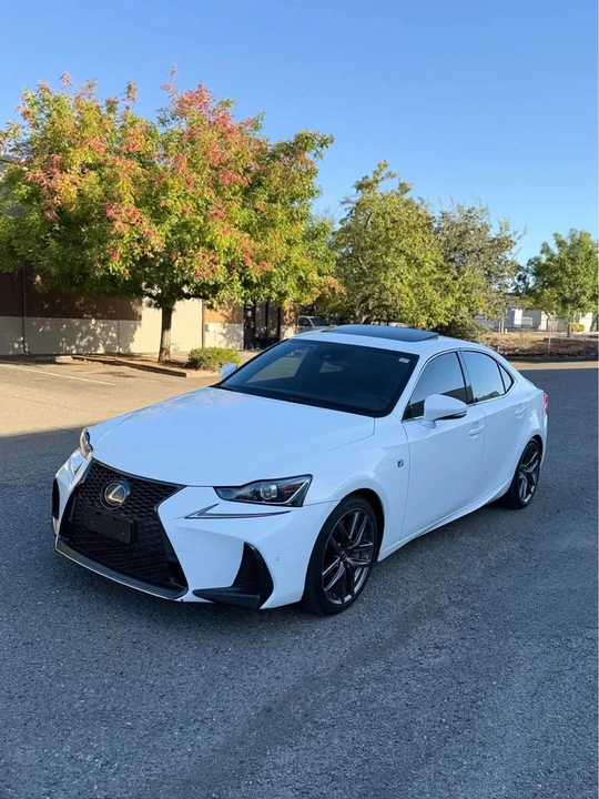2019 Lexus IS 3rd Gen - Image 4 of 18