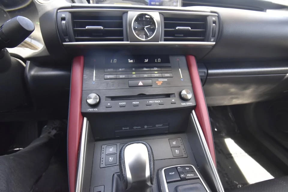 2019 Lexus IS 3rd Gen - Image 17 of 20
