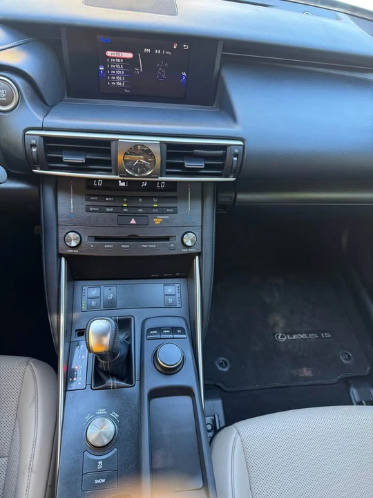 2019 Lexus IS 3rd Gen - Image 16 of 18