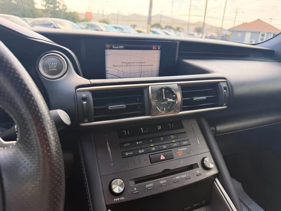 2019 Lexus IS 3rd Gen - Image 10 of 20