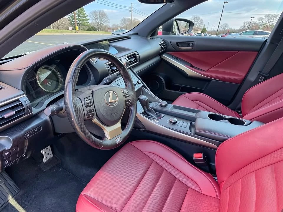 2019 Lexus IS 3rd Gen - Image 4 of 7