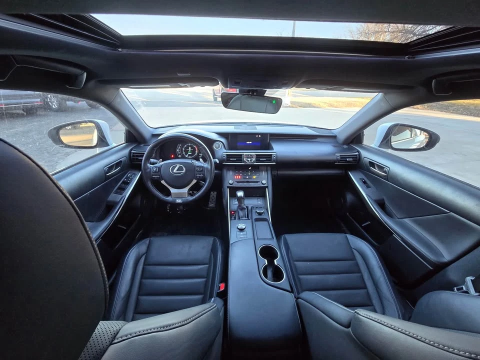 2019 Lexus IS 3rd Gen - Image 7 of 11