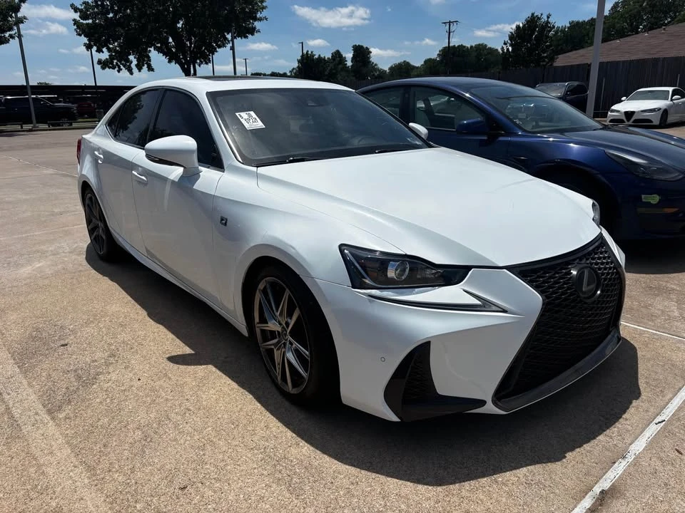 2019 Lexus IS 3rd Gen - Image 4 of 12