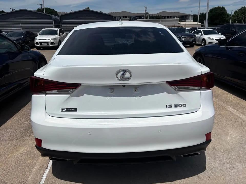 2019 Lexus IS 3rd Gen - Image 10 of 12