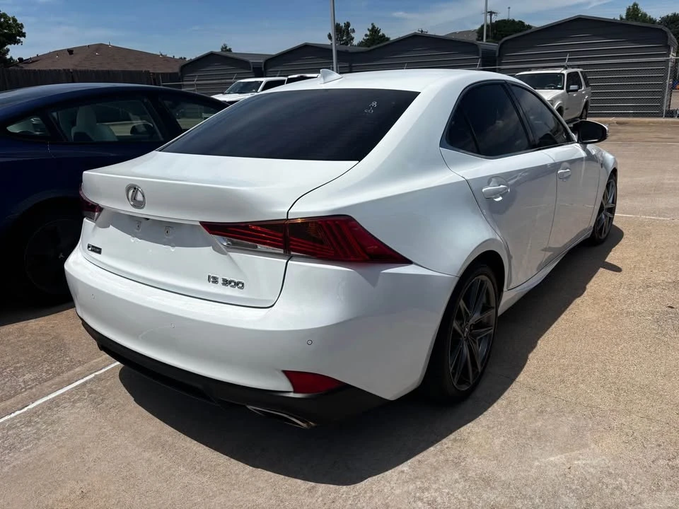 2019 Lexus IS 3rd Gen - Image 9 of 12