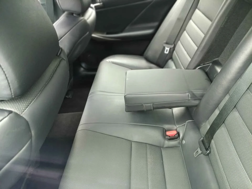 2019 Lexus IS 3rd Gen - Image 5 of 8