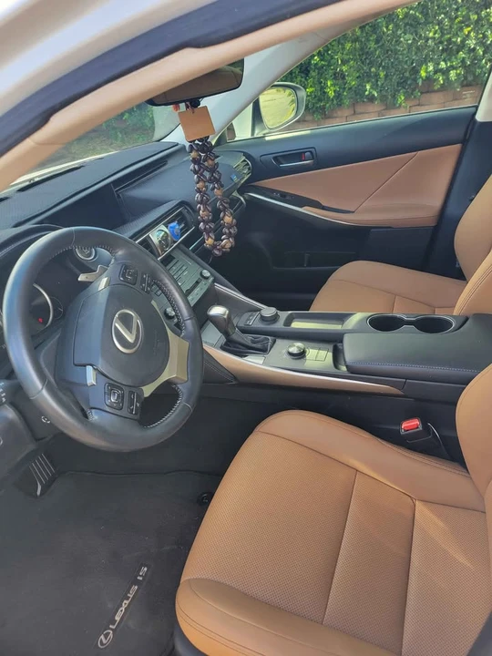 2019 Lexus IS 3rd Gen - Image 6 of 10