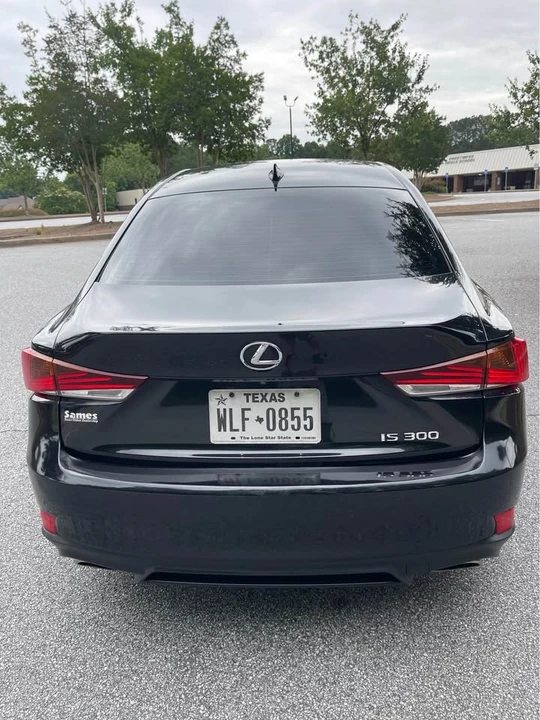 2019 Lexus IS 3rd Gen - Image 5 of 18