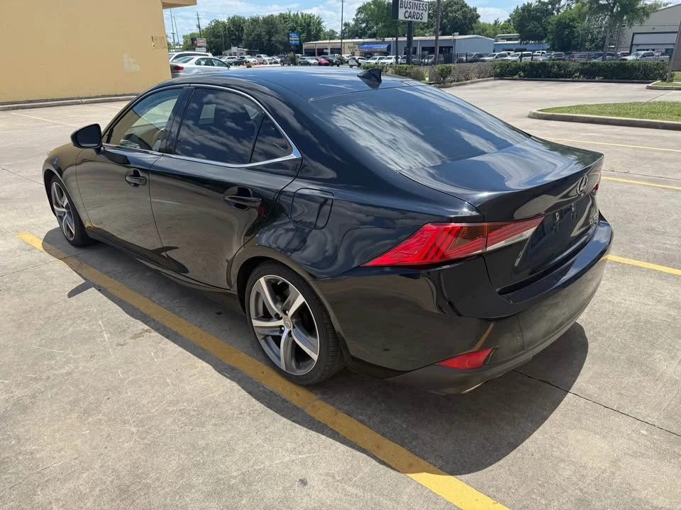 2019 Lexus IS 3rd Gen - Image 6 of 11