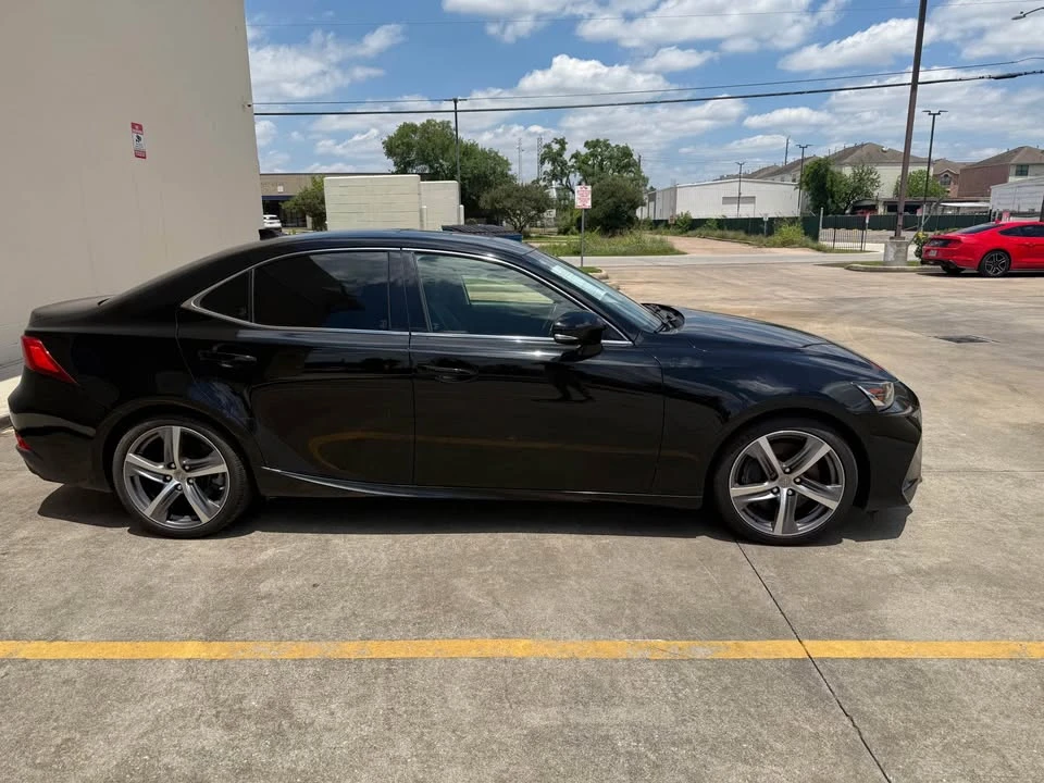 2019 Lexus IS 3rd Gen - Image 4 of 11