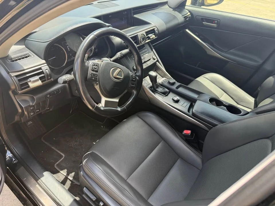 2019 Lexus IS 3rd Gen - Image 7 of 11