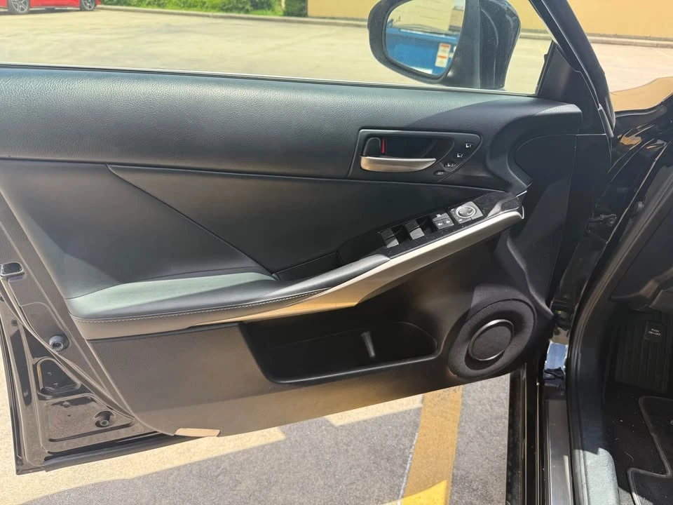 2019 Lexus IS 3rd Gen - Image 9 of 11
