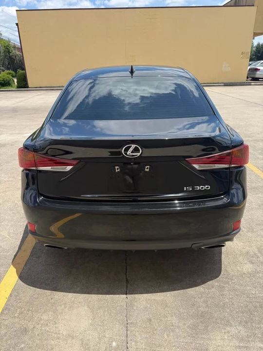 2019 Lexus IS 3rd Gen - Image 5 of 11