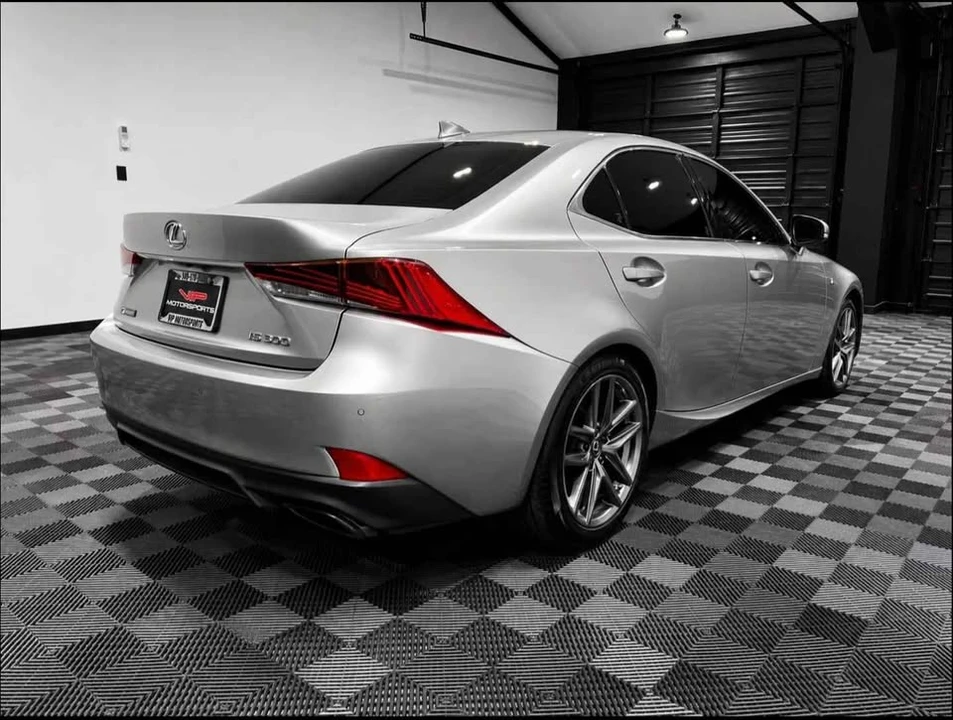 2019 Lexus IS 3rd Gen - Image 5 of 10