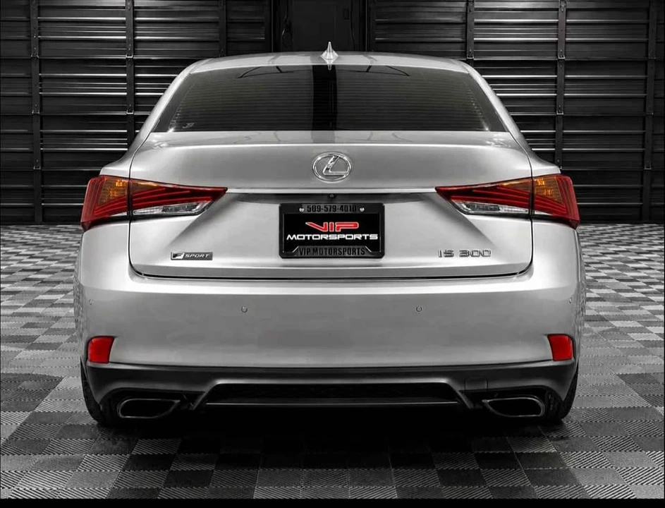 2019 Lexus IS 3rd Gen - Image 4 of 10