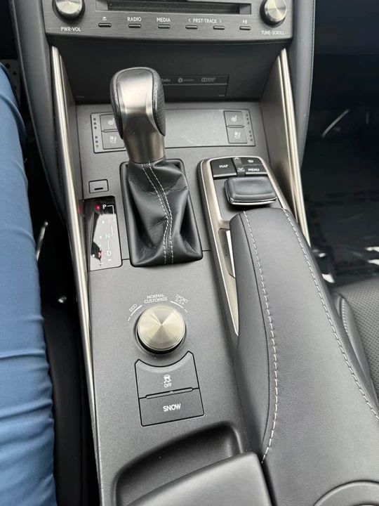 2019 Lexus IS 3rd Gen - Image 9 of 10