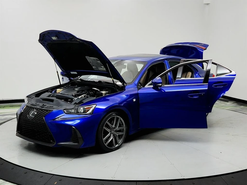 2019 Lexus IS 3rd Gen - Image 9 of 12