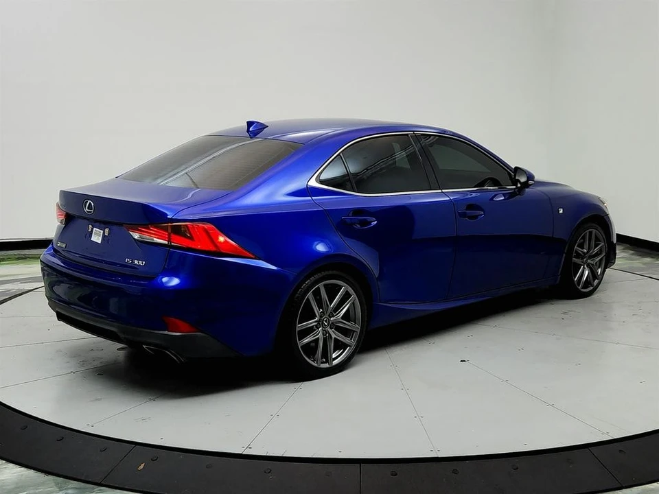 2019 Lexus IS 3rd Gen - Image 5 of 12