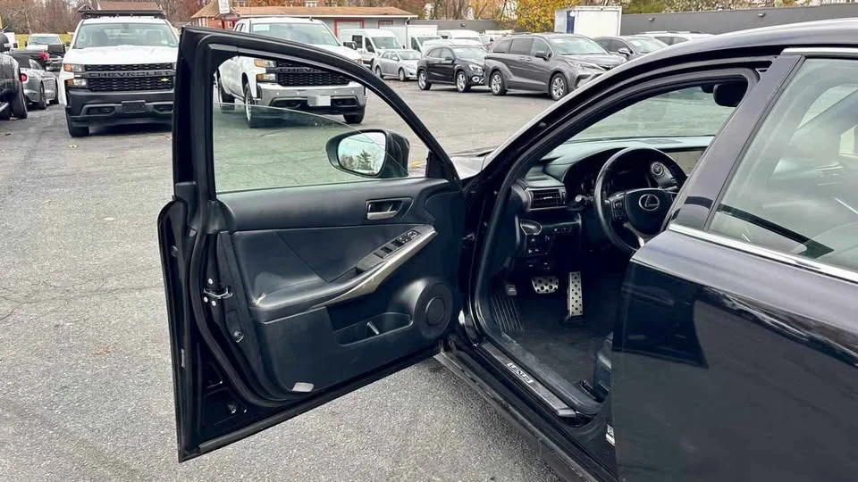 2019 Lexus IS 3rd Gen - Image 8 of 11