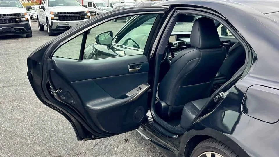 2019 Lexus IS 3rd Gen - Image 9 of 11