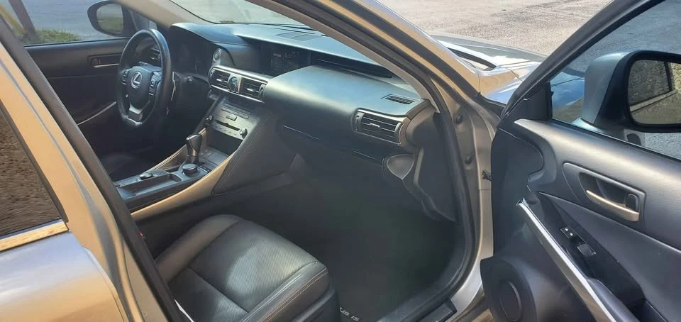 2019 Lexus IS 3rd Gen - Image 13 of 19
