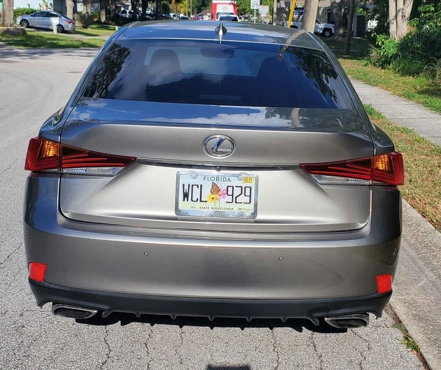 2019 Lexus IS 3rd Gen - Image 5 of 19