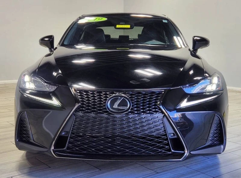 2019 Lexus IS 3rd Gen - Image 9 of 12
