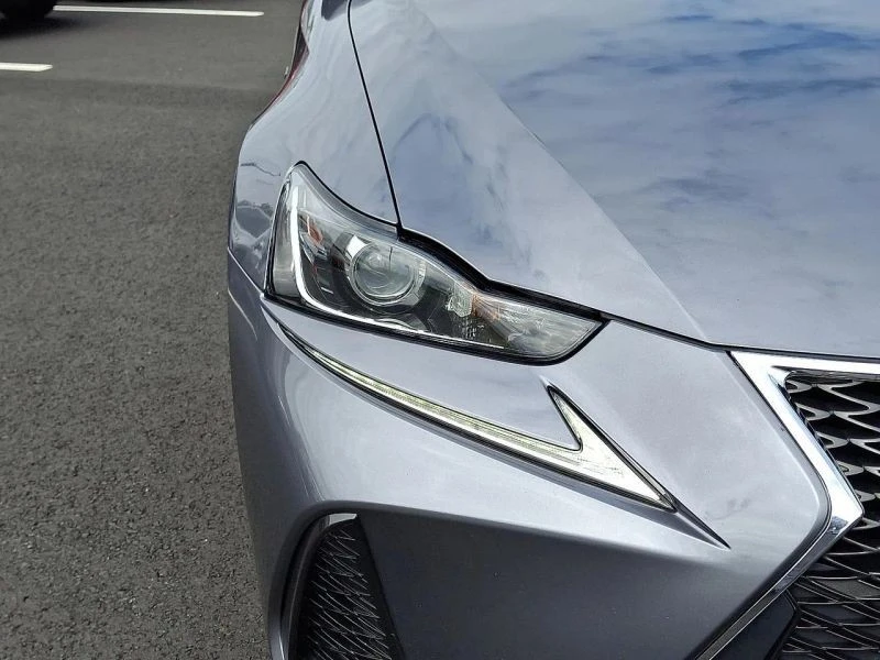 2019 Lexus IS 3rd Gen - Image 9 of 12