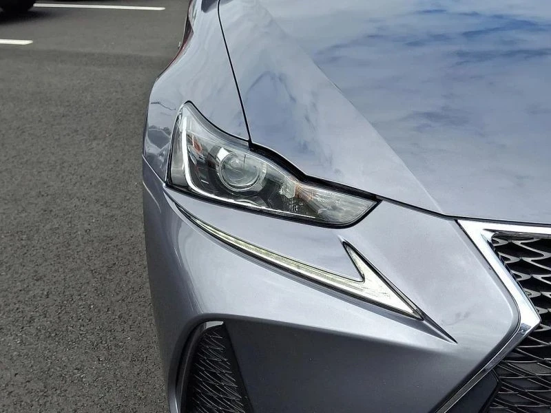 2019 Lexus IS 3rd Gen - Image 9 of 12