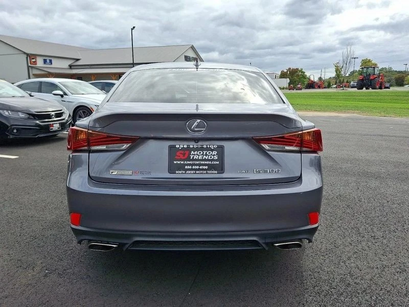 2019 Lexus IS 3rd Gen - Image 5 of 12