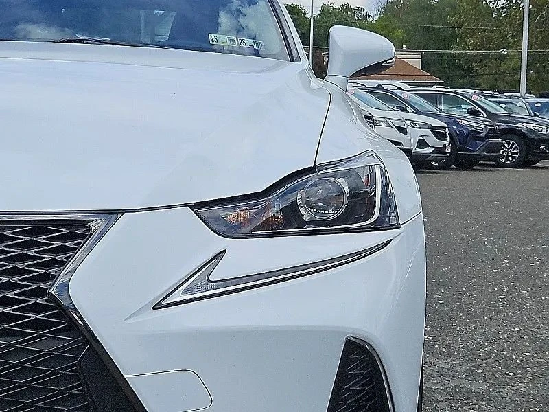 2019 Lexus IS 3rd Gen - Image 10 of 12