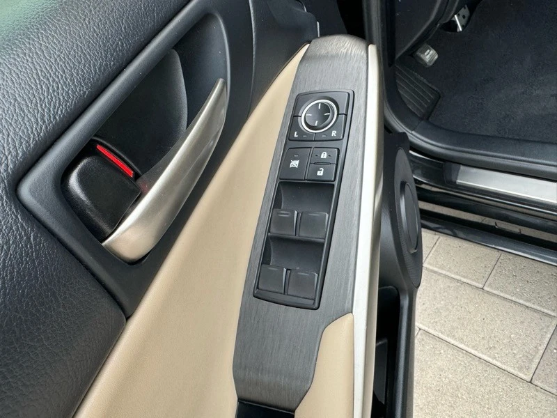2019 Lexus IS 3rd Gen - Image 9 of 21