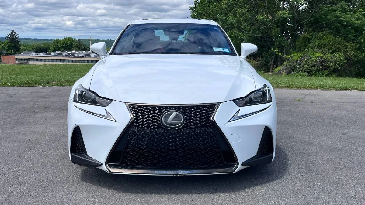 2019 Lexus IS 3rd Gen - Image 5 of 15