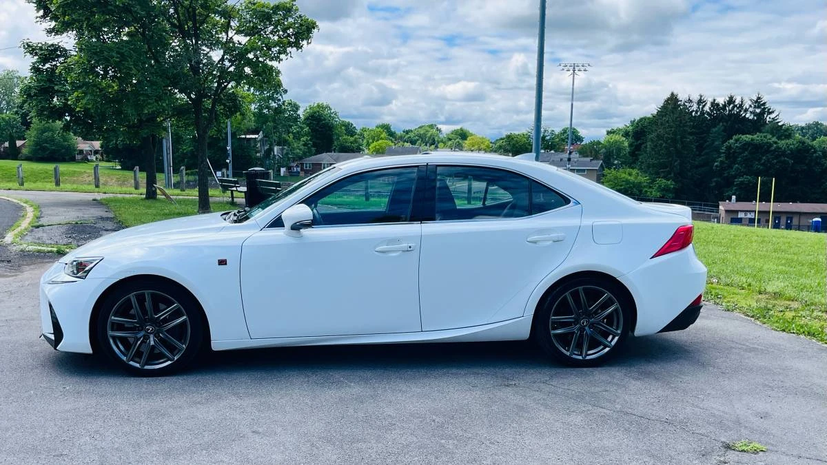 2019 Lexus IS 3rd Gen - Image 4 of 15
