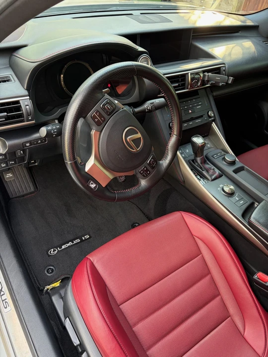 2019 Lexus IS 3rd Gen - Image 17 of 31