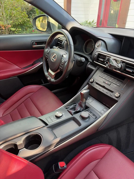 2019 Lexus IS 3rd Gen - Image 20 of 31