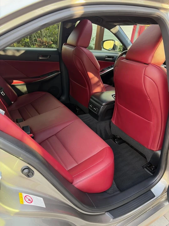 2019 Lexus IS 3rd Gen - Image 23 of 31