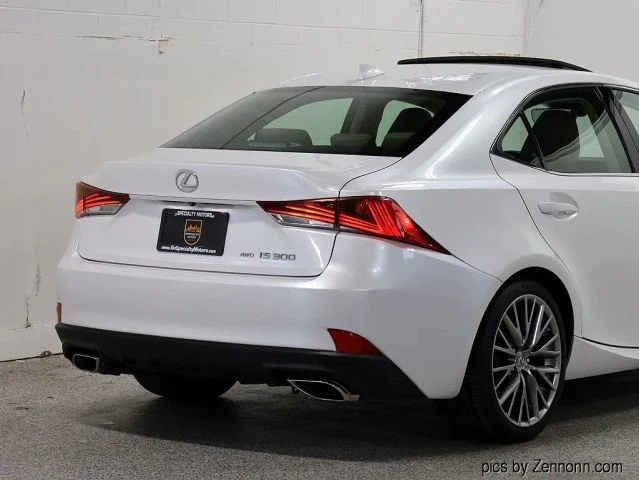 2019 Lexus IS 3rd Gen - Image 9 of 31